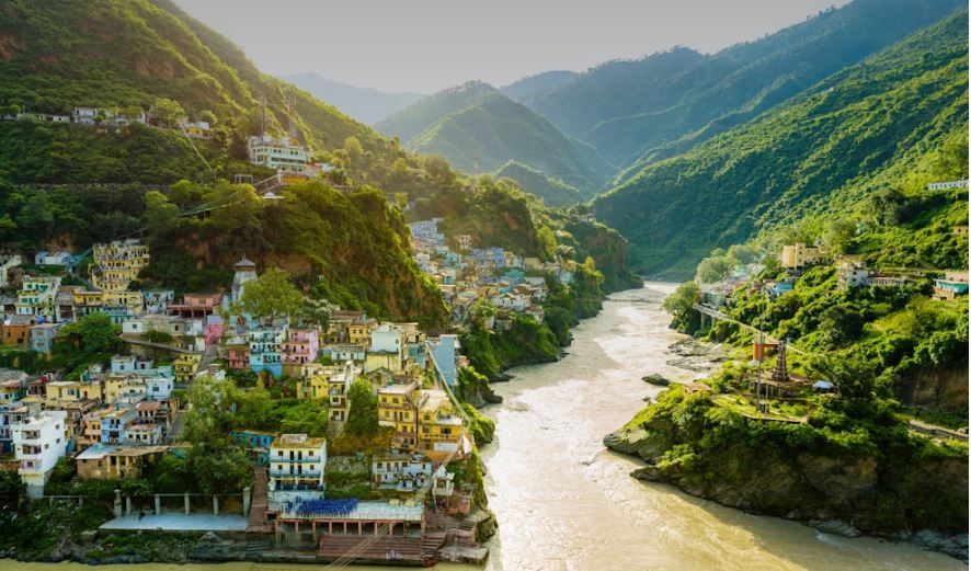 Uttarakhand News – २२ वर्षांची बी.टेक पदवीधर साक्षी बनली तरुण सरपंच; कुई गावाच्या शेती व पाणी समस्यांवर मोठे निर्णय