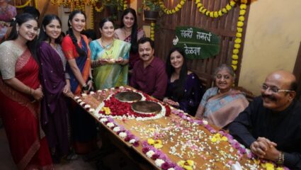 स्वानंदी–समरची लग्नपत्रिका ठेवली बाप्पाच्या चरणी, झी मराठीच्या नायिकांकडून केळवण सोहळा पडला पार