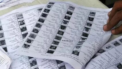 प्रभाग बदलामुळे मतदारांत गोंधळ, हजारो मतदारांची नावे चुकीच्या प्रभागात; नागरिक अन् उमेदवारांमध्ये नाराजी