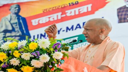 Yogi Adityanath: “आता प्रत्येक शाळेत राष्ट्रगीत अनिवार्य…”, वंदे मातरम् वर मुख्यमंत्री योगी यांचे मोठे विधान
