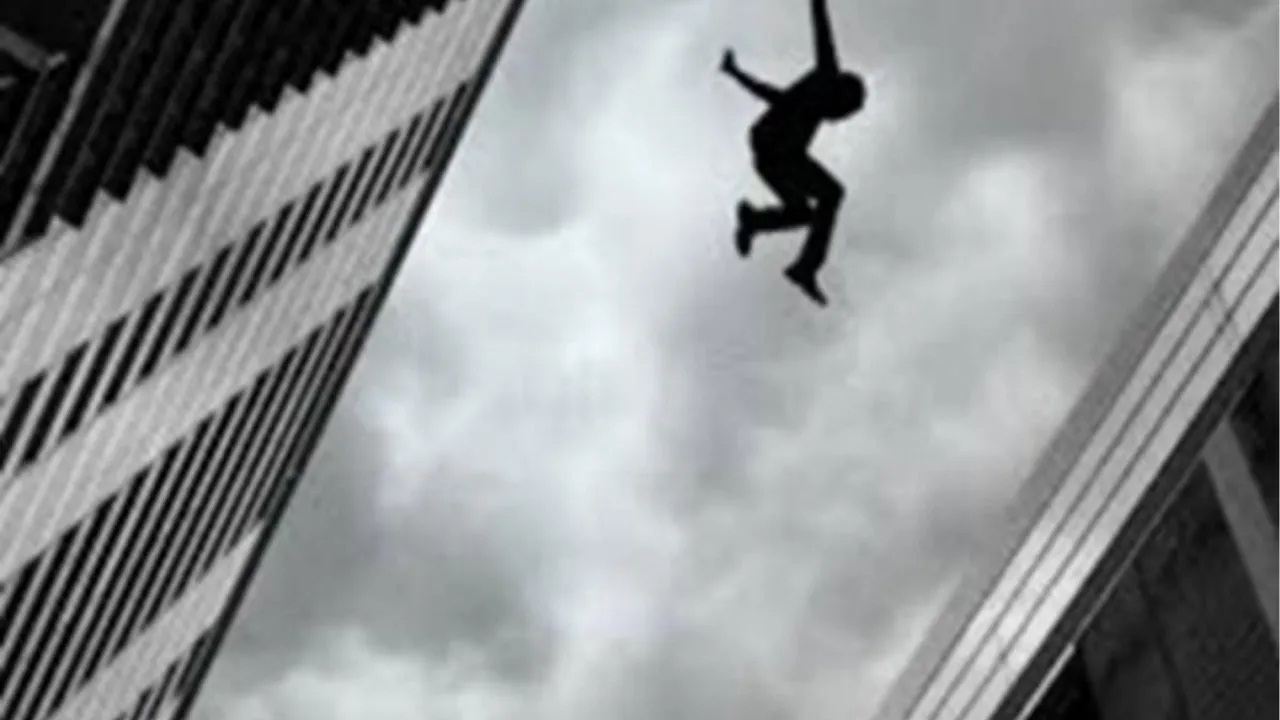 वल्लभनगरमध्ये तरुणाचा जीव वाचवण्यासाठी अग्निशामक दलाची धाडसी मोहीम; मोठी दुर्घटना टळली