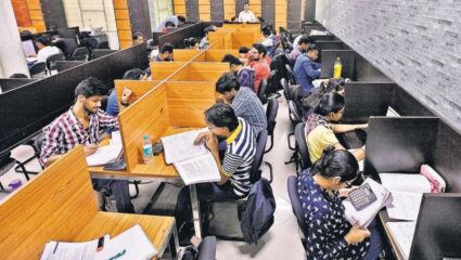 पुण्यात अभ्यासिकांसाठी नियंत्रण नियमावली हाेणार; नेमकं काय करणार उपाययाेजना?