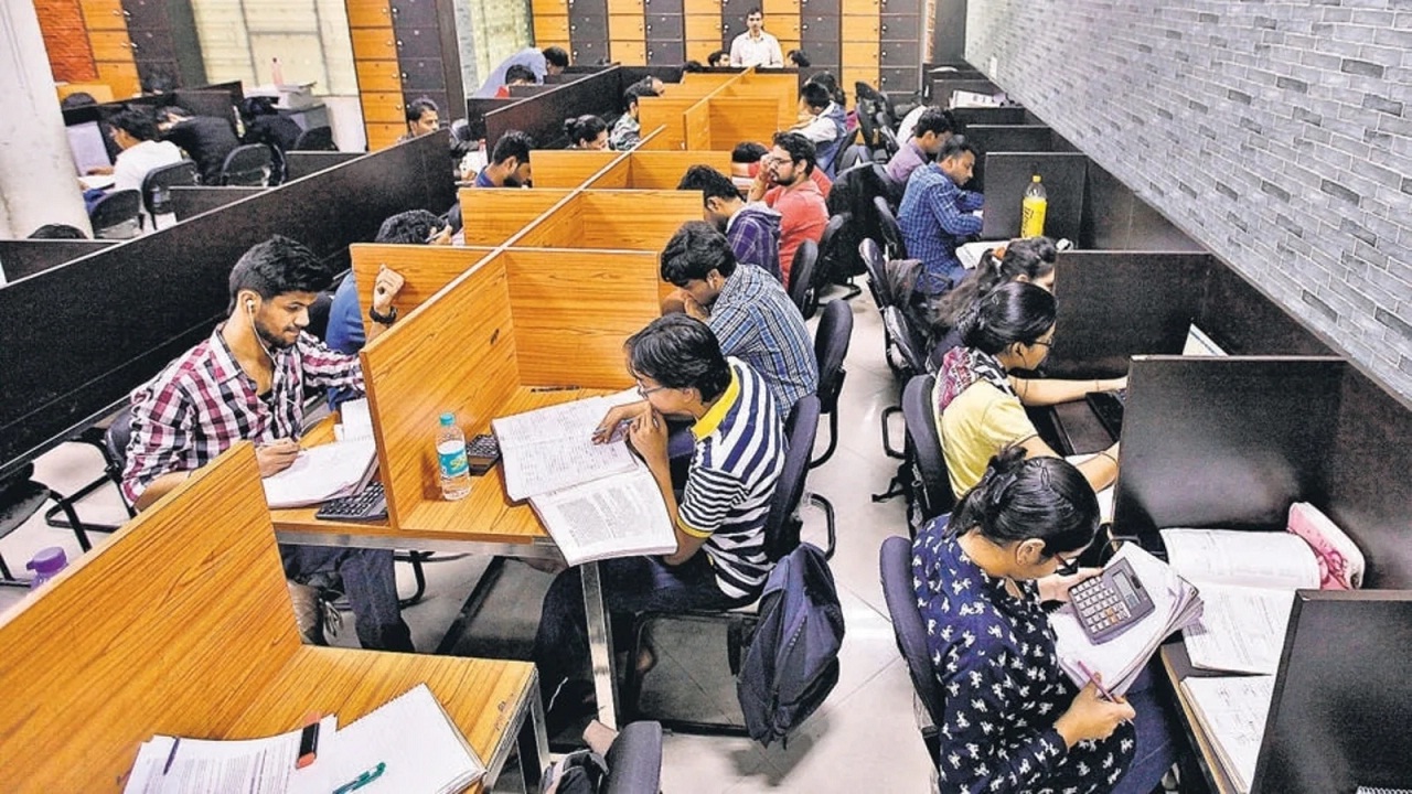 पुण्यात अभ्यासिकांसाठी नियंत्रण नियमावली हाेणार; नेमकं काय करणार उपाययाेजना?