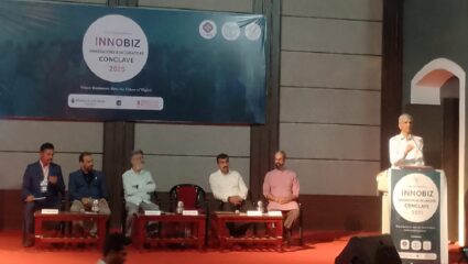 समाजाच्या गरजा समजून घेतल्याशिवाय उद्योजकता शक्य नाही; एमकेसीएलचे संस्थापक विवेक सावंत यांचे मत