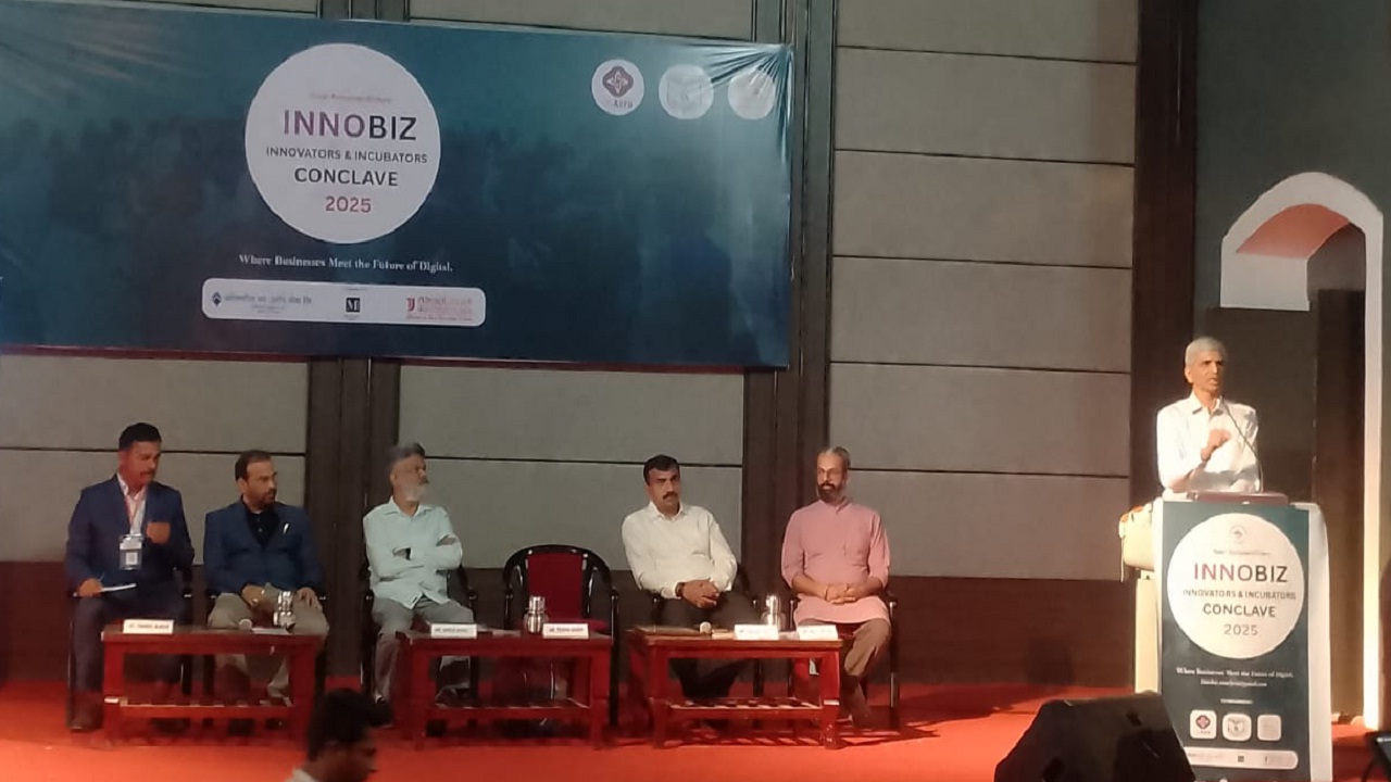 समाजाच्या गरजा समजून घेतल्याशिवाय उद्योजकता शक्य नाही; एमकेसीएलचे संस्थापक विवेक सावंत यांचे मत