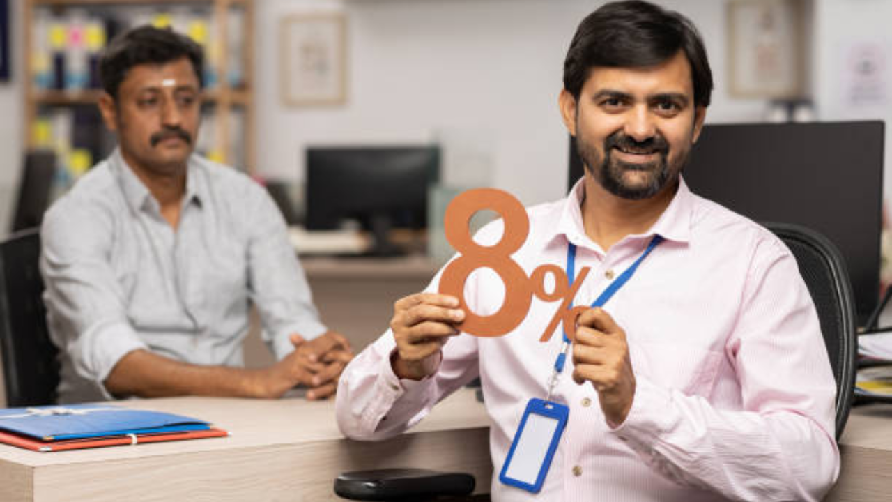 8th Pay Commission वर सर्वात मोठी अपडेट! बदलणार पगार आणि निवृत्तीवेतन, फिटमेंट फॅक्टरमध्ये किती वाढणार वेतन?