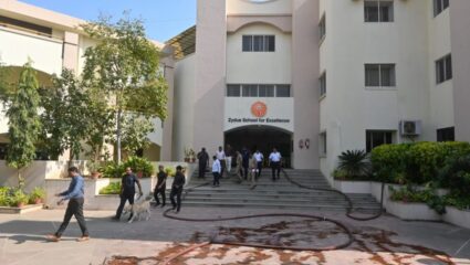 Ahmedabad School Bomb Threat: अहमदाबादमधील १० शाळांना मिळाल्या बॉम्बच्या धमक्या, परिसरात खळबळ, शोधपथके दाखल