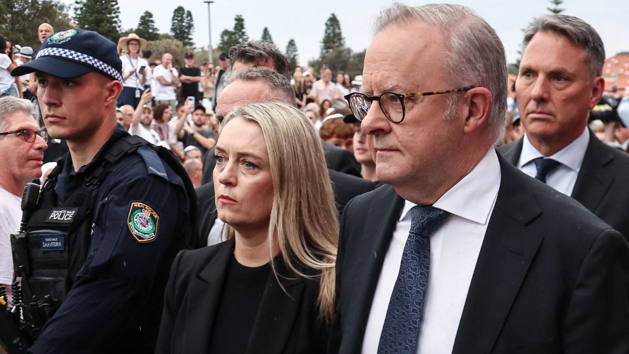 Bondi Beach attack: ‘तू एक कमकुवत माणूस आहेस’, दहशतवादाच्या मुद्द्यावरून पंतप्रधान Albanese स्वतःच्याच देशात झाले अपमानित
