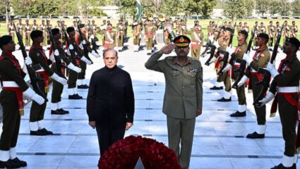 Pakistan CDF : शाहबाज शरीफ यांचा डाव पालटला; पाकिस्तानच्या राजकारणात आला नवा ट्विस्ट, ‘Asim Munir’च पाकिस्तानचे सर्वेसर्वा