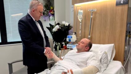 ‘तू ऑस्ट्रेलियाचा हिरो’ ; बोडीं बीच हल्ल्यात दहशतवाद्याची रायफल हिसकावणाऱ्या अहमदची PM अल्बानीज यांनी घेतली भेट