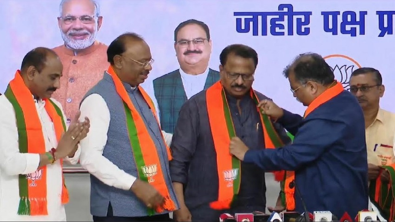 काँग्रेसला धक्का ! प्रज्ञा सातव यांच्यानंतर आता ‘या’ बड्या नेत्याने शेकडो कार्यकर्त्यांसह केला भाजपमध्ये प्रवेश