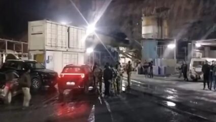 उत्तराखंडच्या चमोलीत मोठी दुर्घटना; बांधकाम सुरू असलेल्या बोगद्यात दोन ट्रेनमध्ये जोरदार धडक, 60 जण जखमी