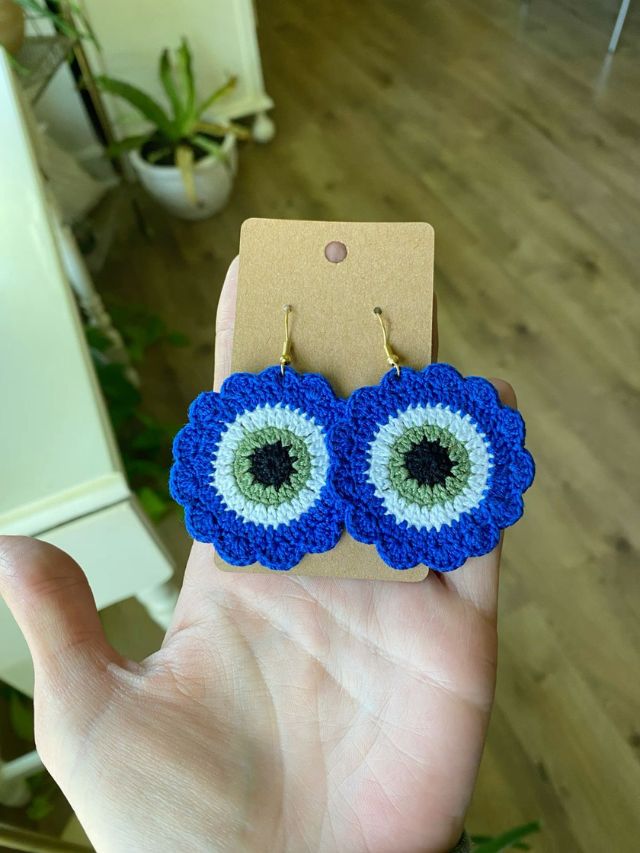 हँडमेड chrochet इअरिंग्स, winter wear सह करा pair