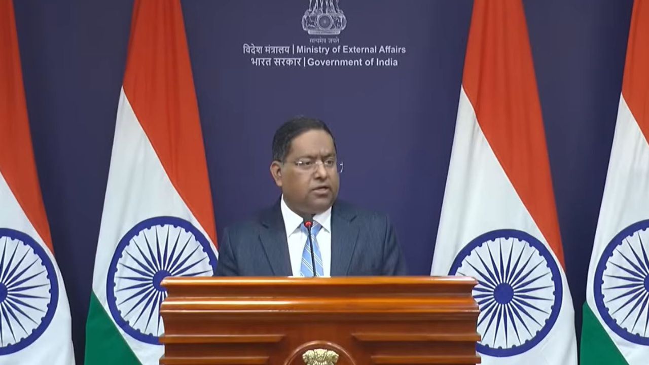 India Bangladesh: फेक न्यूजचा पर्दाफाश! बांगलादेशी मीडियाविरुद्ध MEA Randhir Jaiswal यांचा ‘नो नॉन्सेन्स’ वार, दिले सडेतोड उत्तर