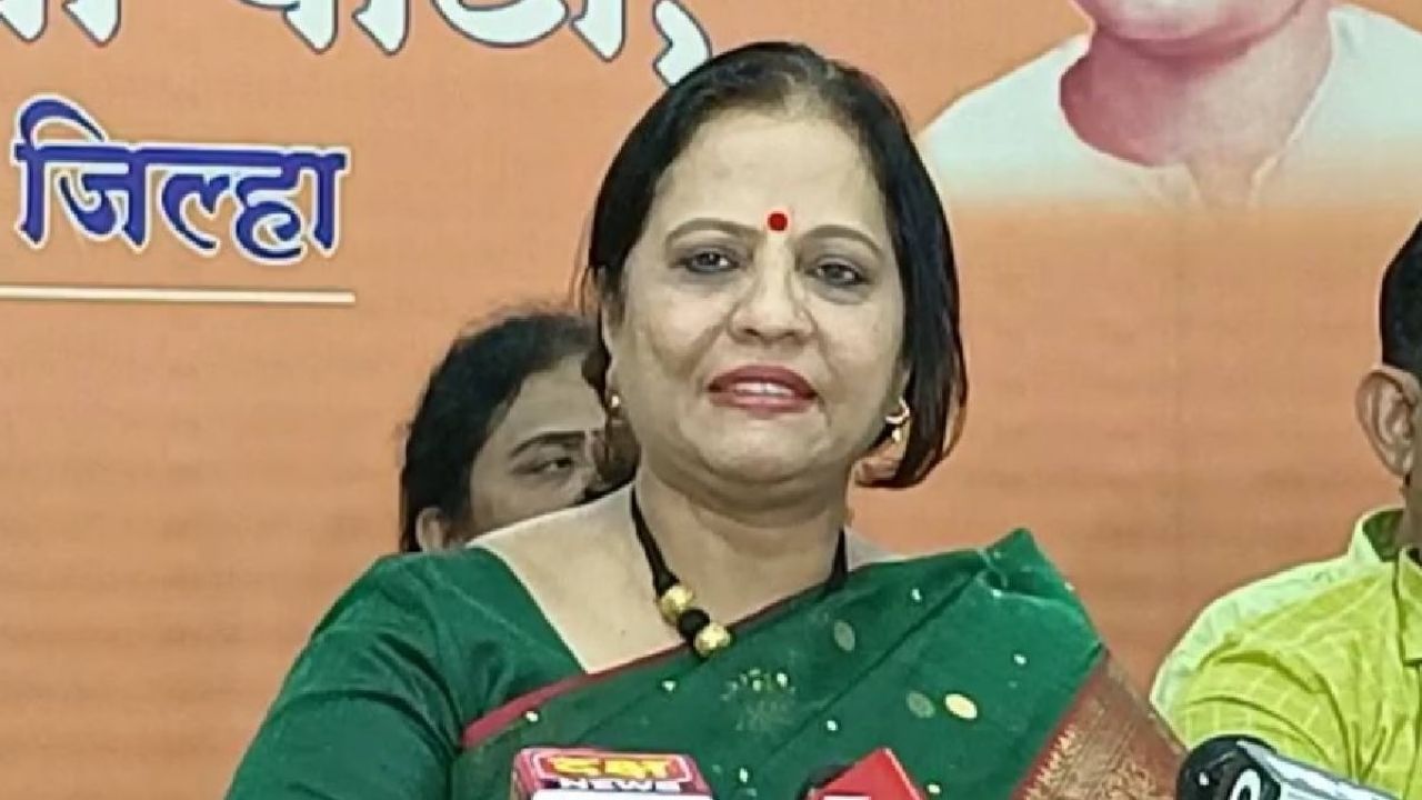 Nashik Politics : भाजपच्या निष्ठावंतांनी राहिली नाही किंमत? तीव्र विरोधानंतरही पक्षप्रवेश पार, देवयानी फरांदे भावूक