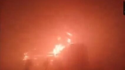 दिल्ली-आग्रा एक्सप्रेसवर भीषण अपघात; सहा बसेससह दोन कारमध्ये जोरदार धडक, वाहनांचे मोठं नुकसान