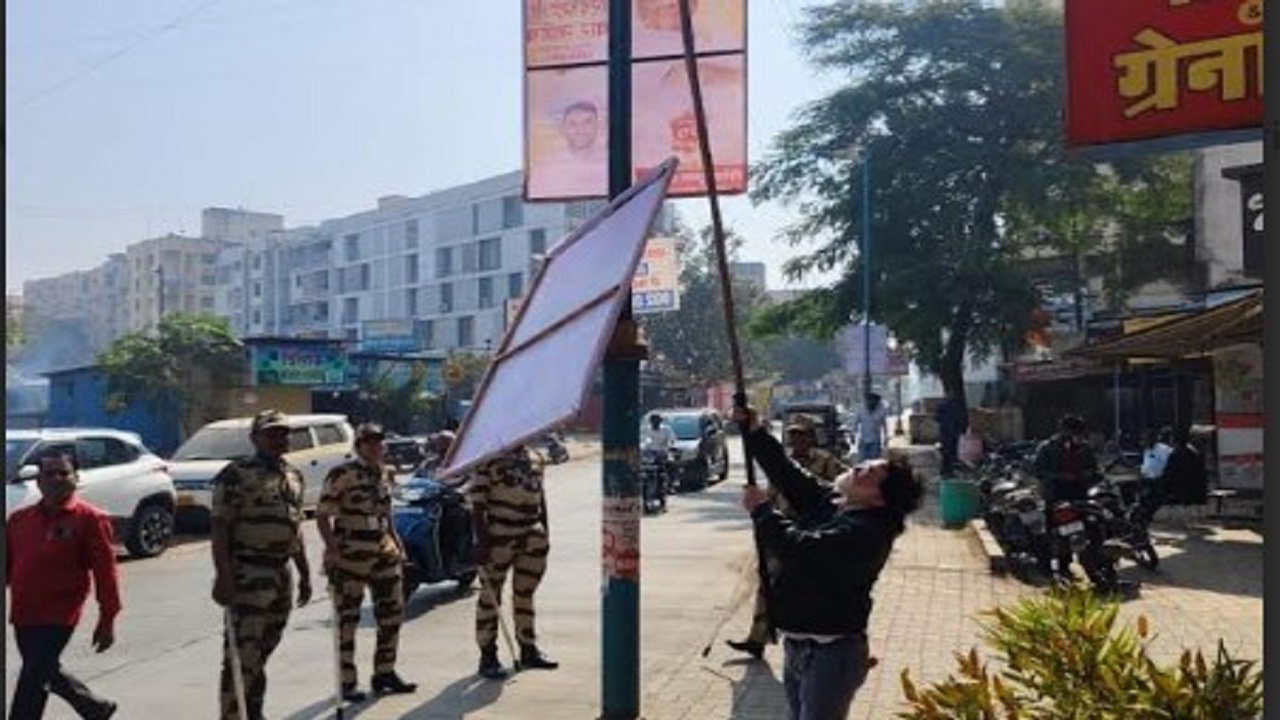 आचारसंहिता लागताच पिंपरी-चिंचवडमध्ये प्रशासन ‘अ‍ॅक्शन मोड’वर; एकाच दिवसात 4819 अनधिकृत फ्लेक्सवर कारवाई