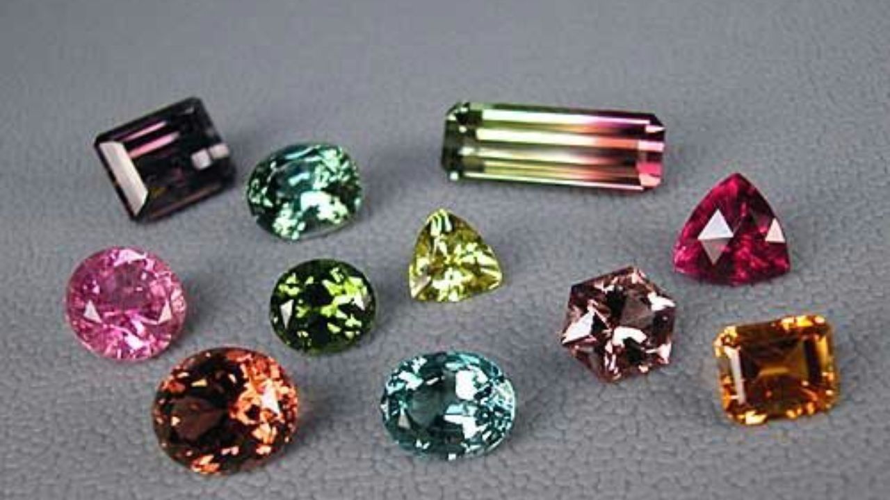 Gemology: नकारात्मक ऊर्जा आणि विचार दूर करण्यासाठी ‘ही’ रत्ने परिधान करणे असते शुभ