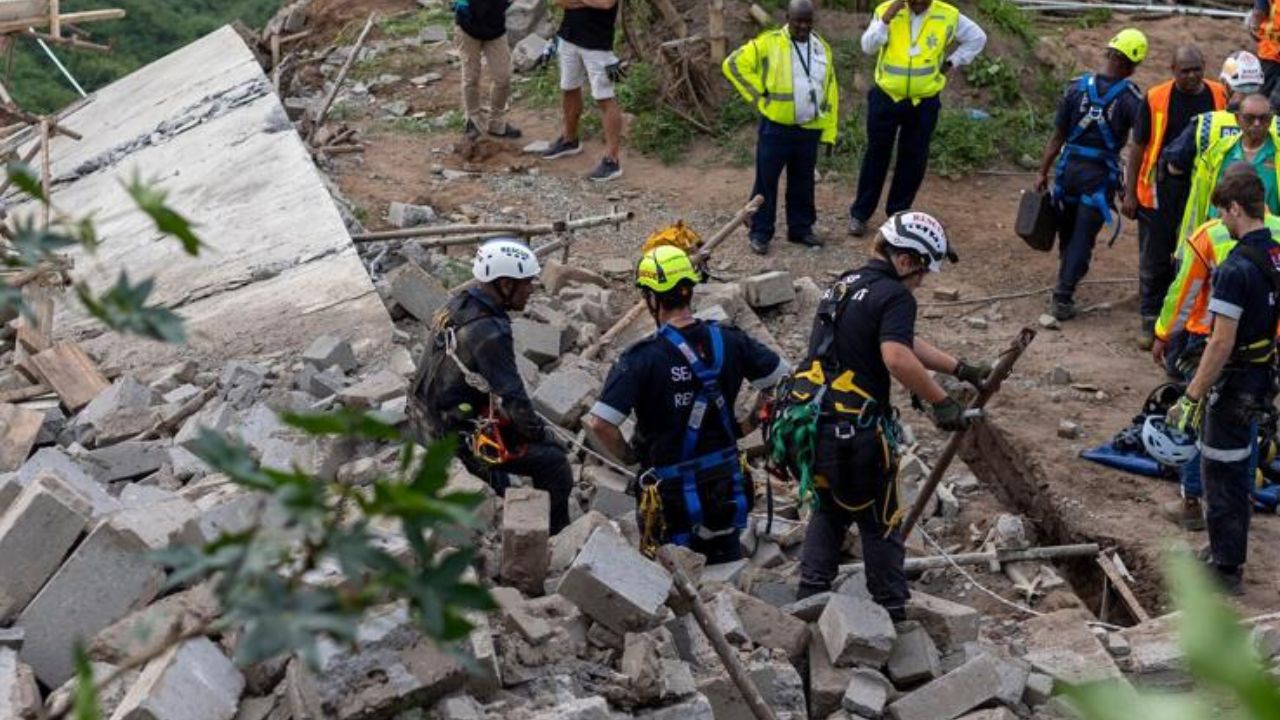 दक्षिण आफ्रिकेत मोठी दुर्घटना! हिंदू मंदिर कोसळल्याने दोन जणांचा मृत्यू 