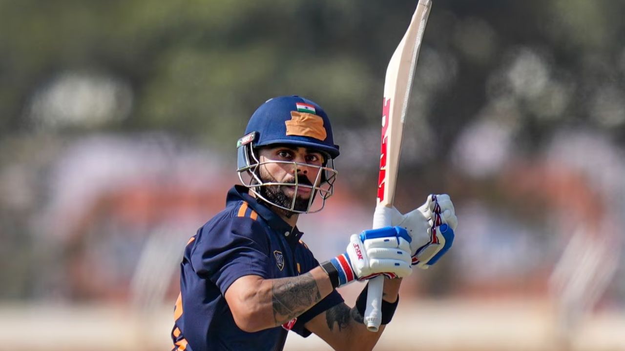 Vijay Hazare Trophy 2025 : आधी रोहित आता विराट कोहलीचा शतकी तडाखा! दिल्लीचा विजय केला सोपा; विश्वचषकासाठी दावेदरी केली पक्की  