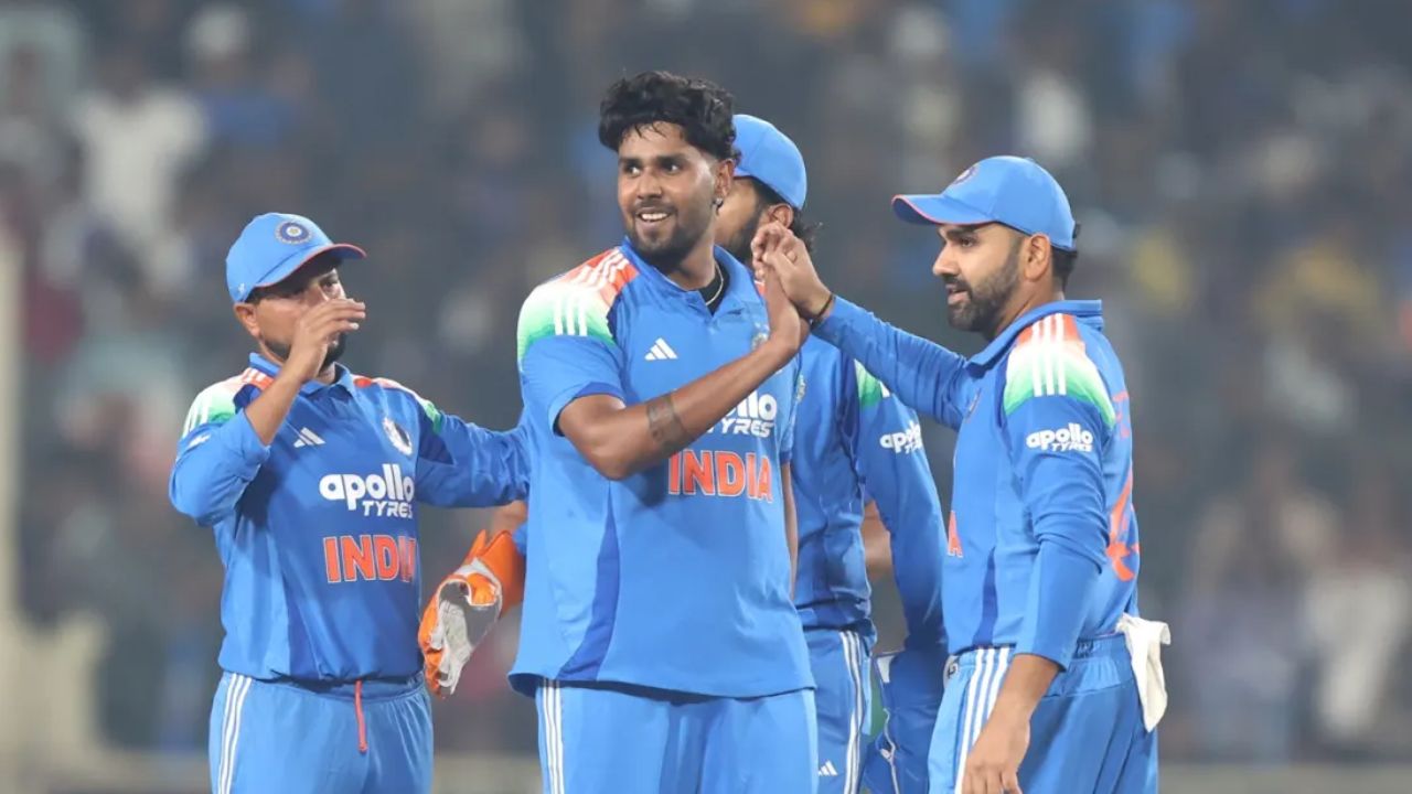 IND vs SA 1st ODI : ICC ने ‘या’ भारतीय गोलंदाजाला फटकारले! दक्षिण आफ्रिकेच्या देवाल्ड ब्रेव्हिसला डिवचणे पडले महागात 