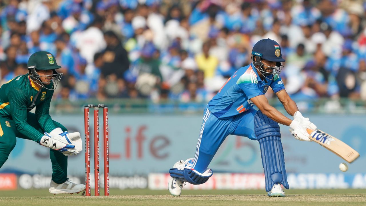 IND vs SA 2nd ODI :रायपूरमध्ये पुणेरी वादळ घोंघावले! Ruturaj Gaikwad चे दक्षिण आफ्रिकेविरुद्ध शानदार शतक 