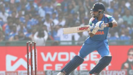 IND vs SA 2nd ODI : दक्षिण आफ्रिकेविरुद्ध ‘विराट’ दर्शन! कोहलीने झळकवले 53 वे एकदिवसीय शतक