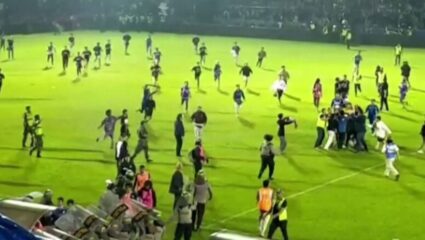 फुटबॉल मैदानाला दंगलीचे रूप! बघता बघता पाकिस्तानी खेळाडूंमध्ये तूफान हाणामारी; पहा Video