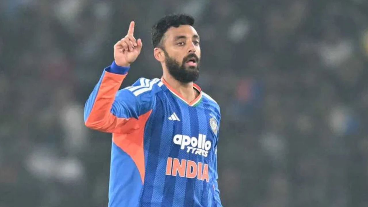 ICC Ranking : कोणत्याही भारतीय गोलंदाजाला जमले नाही ते..! आता ‘मिस्ट्री’ फिरकी गोलंदाज वरुण चक्रवर्तीने करून दाखवले…