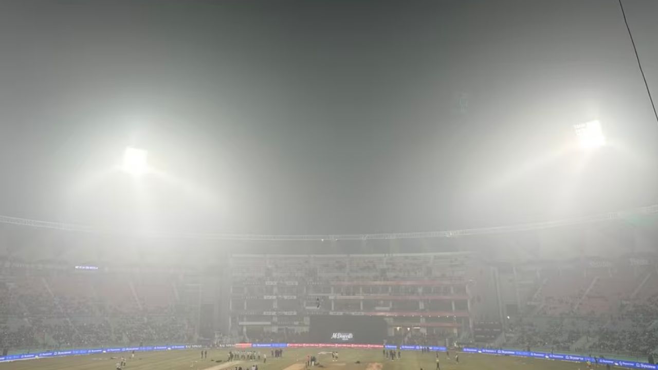 IND vs SA 4th T20I : तिकीटासाठी पठ्ठ्याने गव्हाचे 3 पोते विकले! सामना रद्द अन् चाहत्याचा संताप अनावर; Video Viral
