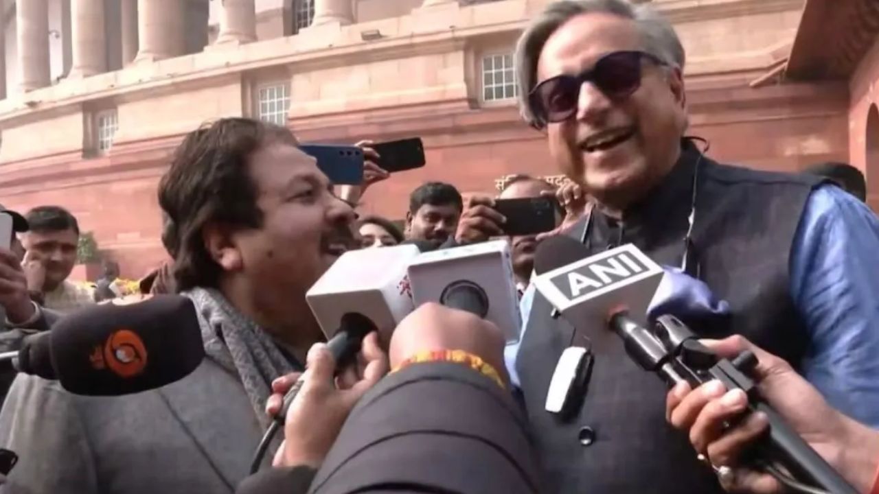 IND vs SA 4th t20I : ‘सामने केरळमध्ये नाहीत…’ संसद परिसरात राजीव शुक्ला यांनी घेतली शशी थरूर यांची फिरकी; पहा Video