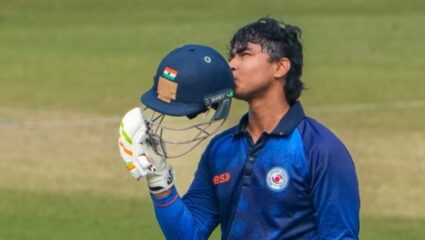 VHT 2025-26: वैभव सूर्यवंशी काही थांबेना! मेघालय विरुद्ध फक्त 10 चेंडूत फटकावल्या 31 धावा 