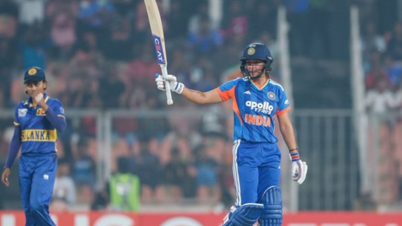 IND VS SL W 5th T20I : भारताचे श्रीलंकेसमोर विजयासाठी 176 धावांचे लक्ष्य! हरमनप्रीत कौरचे शानदार अर्धशतक 