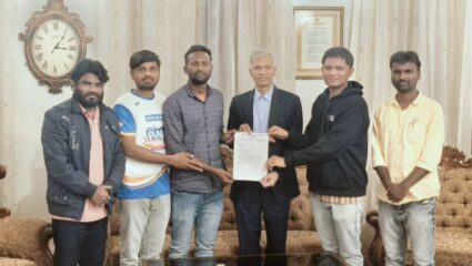 विद्यापीठांतील १११ शासनमान्य प्राध्यापक पदभरती अर्जाच्या मुदतवाढीची मागणी; विद्यार्थी संघर्ष कृती समितीने कुलगुरूंना लेखी निवेदन