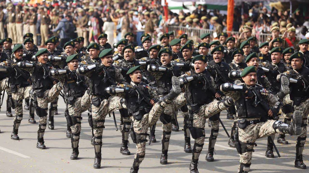 Indian Home Guard Day : देशाच्या अंतर्गत सुरक्षेचा मजबूत कणा म्हणजे ‘होमगार्ड’; वाचा ‘या’ मौन योद्धयांची संघर्षगाथा