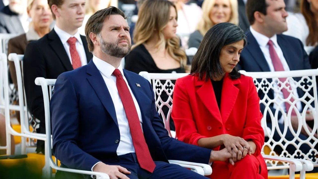 JD Busted : ‘तुम्ही उषाला भारतात पाठवा!’ Vance यांच्या वादग्रस्त वक्तव्यावर सोशल मीडियावर हल्ला; ‘ढोंगी’ म्हणून निषेध