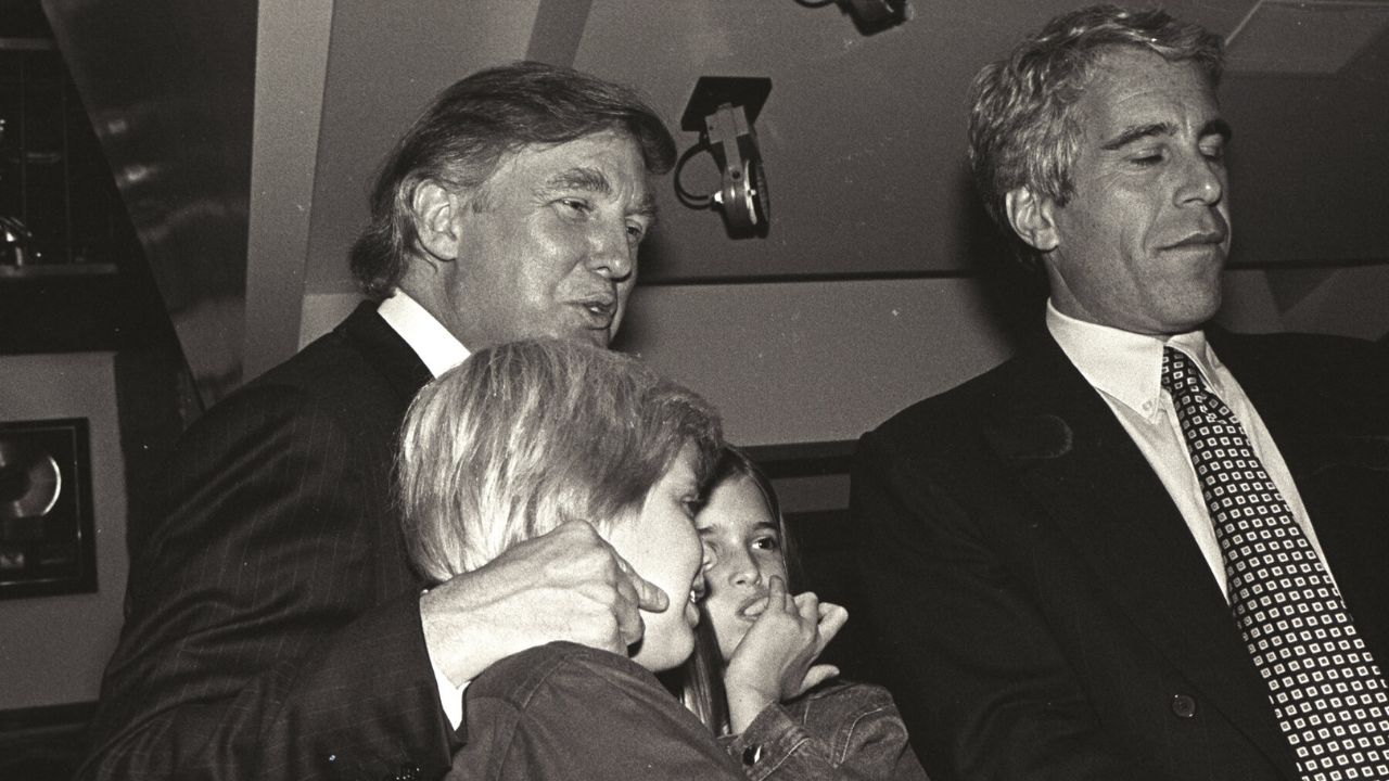 Jeffrey Epstein: जगातील सर्वात मोठे सेक्स स्कँडल! पण ट्रम्पसाठी फाईल्समध्ये दस्तऐवजांची फेरबदल कूटनीती; ‘अनेक’ नावे गुलदस्त्यात