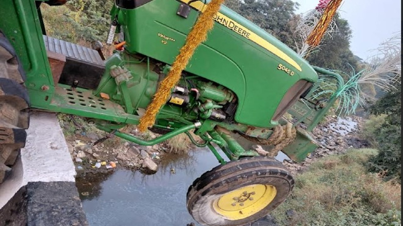 कराड-रत्नागिरी महामार्गावर ट्रॅक्टरचा भीषण अपघात; वाहनावरील नियंत्रण सुटले अन्…