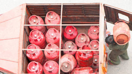 LPG Gas Price: आनंदाची बातमी! 1 डिसेंबरपासून कमी झाले LPG सिलेंडरचे भाव, तुमच्या शहरातील लेटेस्ट दर घ्या जाणून