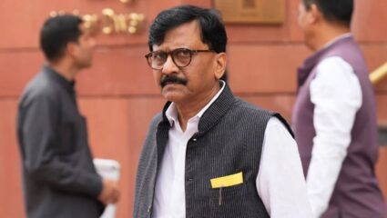 Sanjay Raut News : शिंदे सेनेचा कोथळा हा अमित शाहांचं काढणार अन् 35 आमदार फोडणार..; संजय राऊतांचा दावा