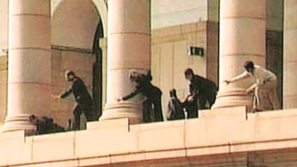 Parliament Attack: बनावट वाहनातून दहशतवादी थेट संसदेच्या आवारात घुसले; 25 वर्षांपूर्वी नेमकं काय घडलं होतं ?