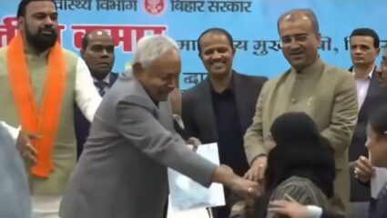 Nitish Kumar Viral Video: नितीश कुमारांनी महिला डॉक्टरचा हिजाब ओढला…; विरोधक आक्रमक, व्हिडीओ व्हायरल