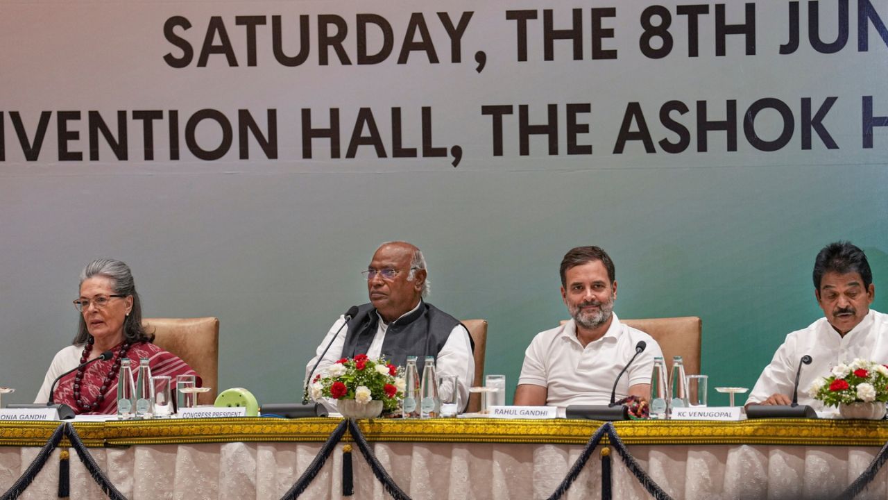 Congress Organization Crisis: दिग्विजय सिंह विरुद्ध के.सी. वेणुगोपाल? काँग्रेस CWC बैठकीतील हाय-व्होल्टेज ड्रामाची इनसाईड स्टोरी