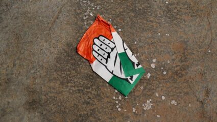 Maharashtra Politics : काँग्रेसला खिंडार! 2 माजी महापौरांसह 12 नगरसेवकांचा राष्ट्रवादीत प्रवेश