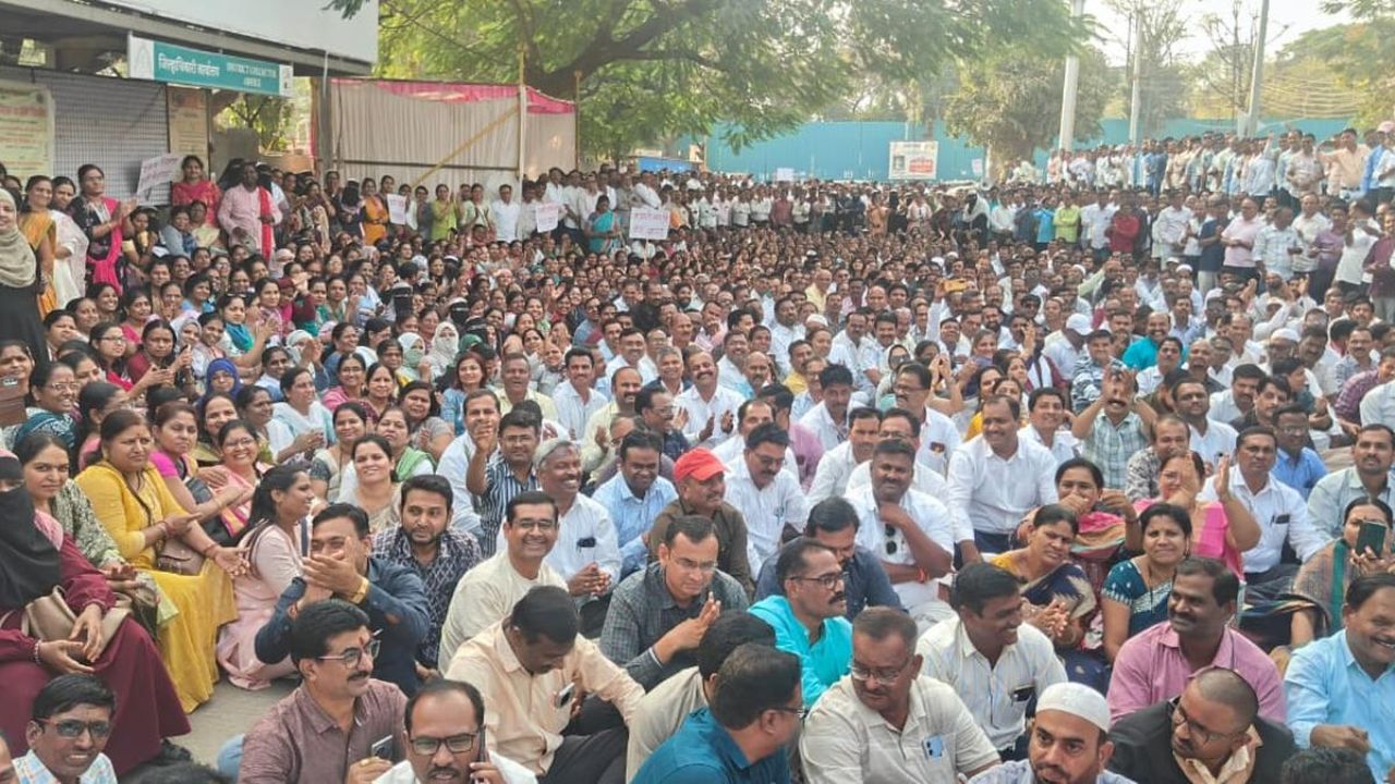 Teacher strike: शाळा बंद आंदोलन: राज्यातील २,५३९ शाळा बंद, २४,५४५ शिक्षक अनुपस्थित