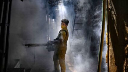 Chandrapur News: सहावा वेतन लागू… पण 19 वर्षांपासून थकबाकीच नाही! मलेरिया फवारणी कामगारांचा आक्रोश