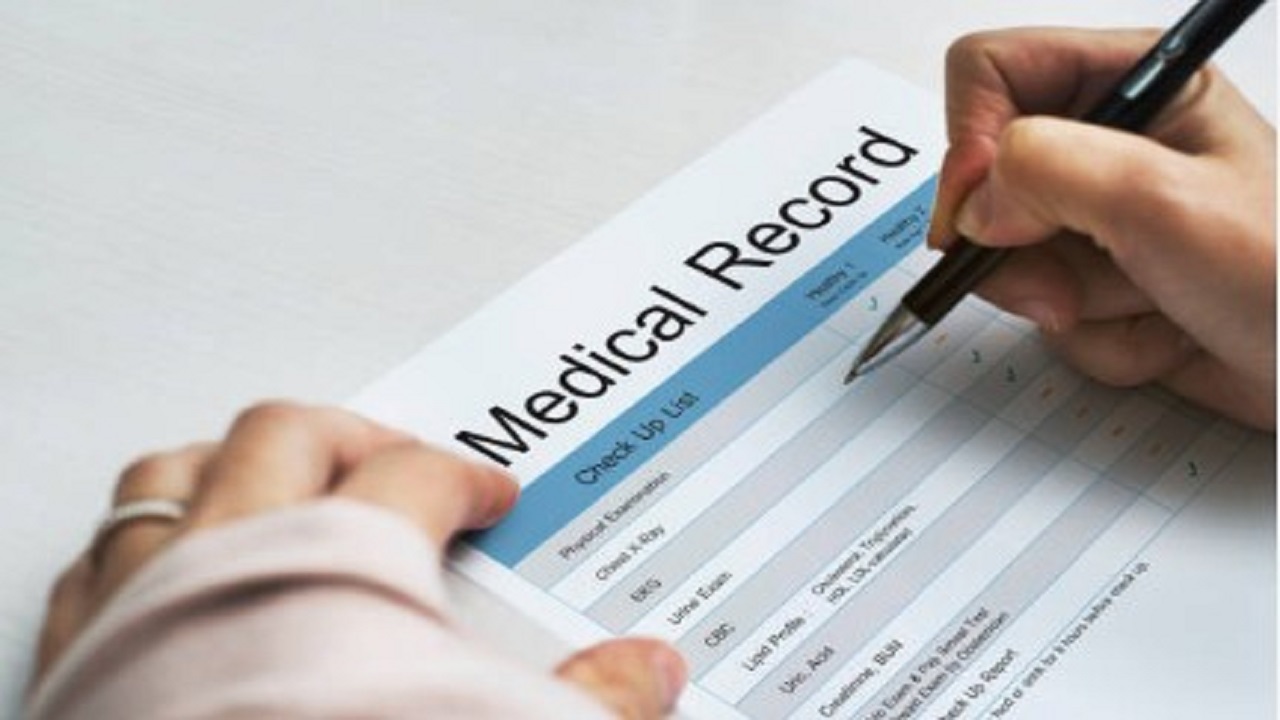 कराडमध्ये मोठ्या रॅकेटचा भांडाफोड; तज्ज्ञ डॉक्टरांच्या बनावट सहीचा दिला जायचा रिपोर्ट