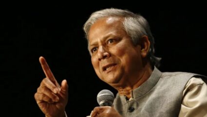 युनूस सरकारचा दुटप्पी चेहरा! एकीकडे व्हिसा सेवा स्थगित, तर दुसरीकडे भारताशी मैत्रीचे सुरु