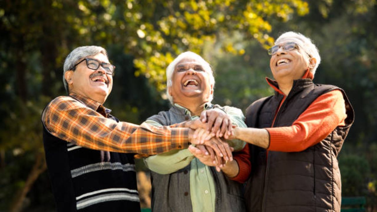 National Pensioners Day 2025: जेष्ठ नागरिकांच्या सन्मानार्थ साजरा केला जातो पेंशनर्स डे ; जाणून घ्या याचे महत्त्व 