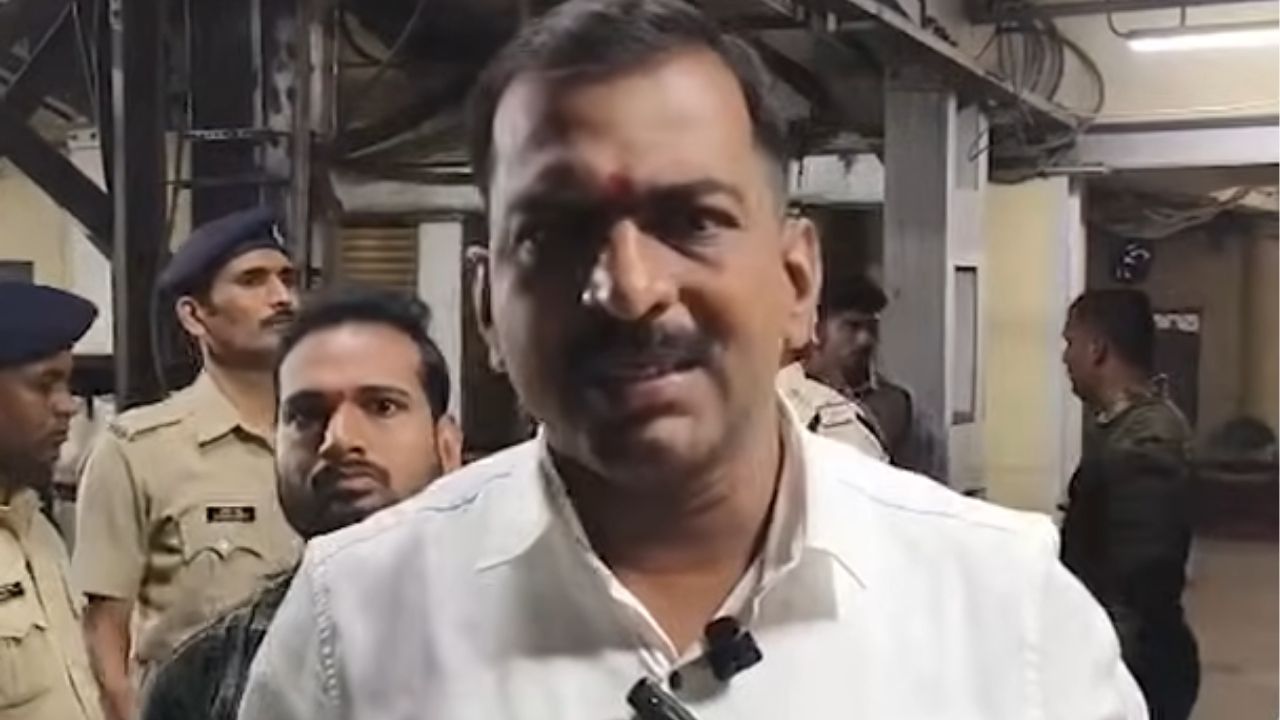 ठाणे–उल्हासनगर लोकलमध्ये दिव्यांग डब्यात महिला प्रवाशाचा विनयभंग; 2 आरोपी रेल्वे पोलिसांच्या ताब्यात